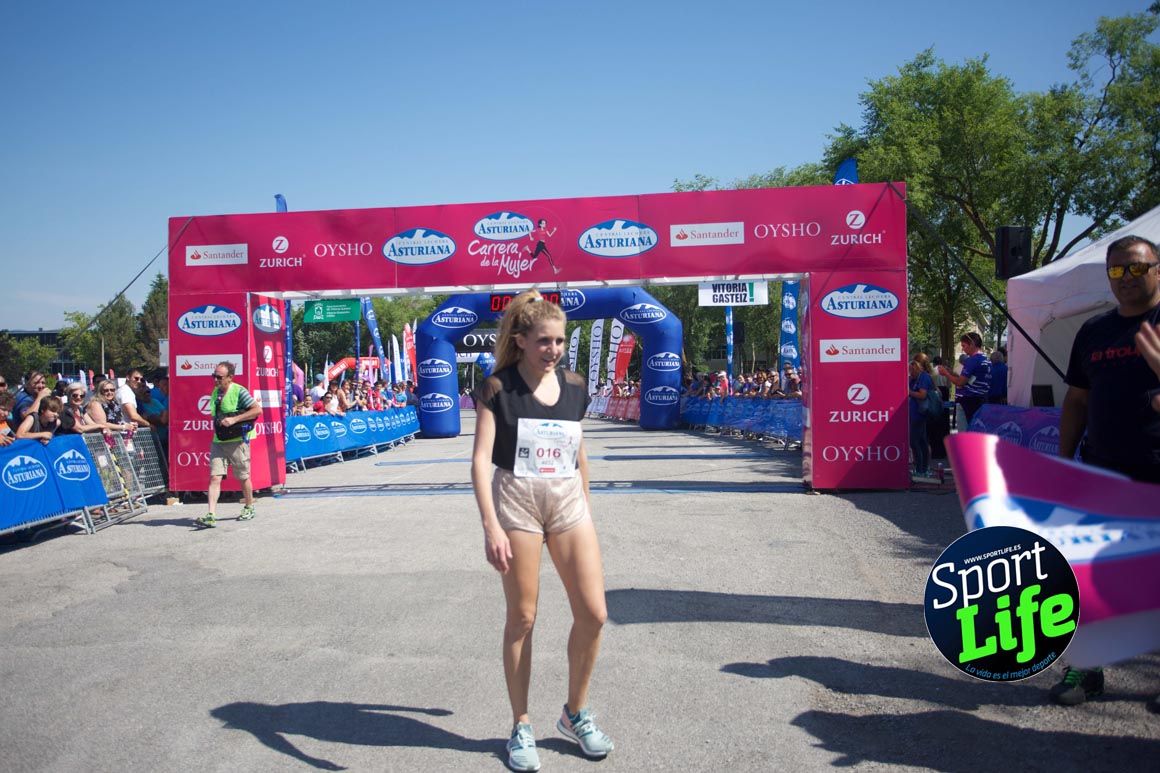 Carrera de la Mujer de Vitoria, primeras llegadas a meta y ambiente de carrera