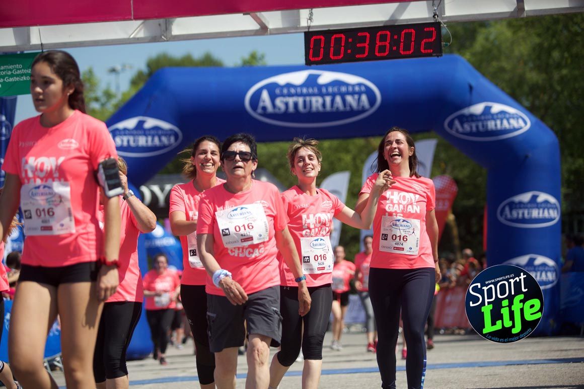 Carrera de la Mujer de Vitoria, primeras llegadas a meta y ambiente de carrera