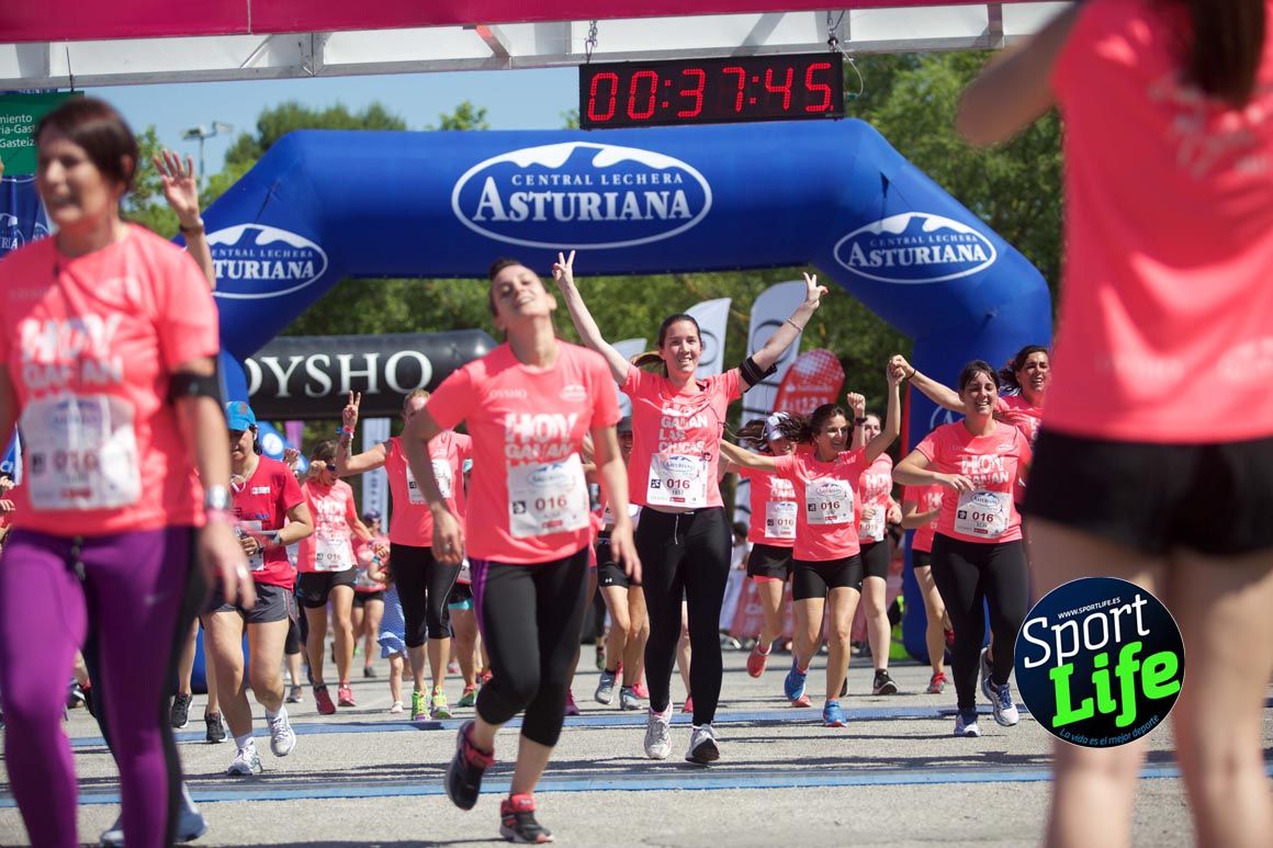 Carrera de la Mujer de Vitoria, primeras llegadas a meta y ambiente de carrera
