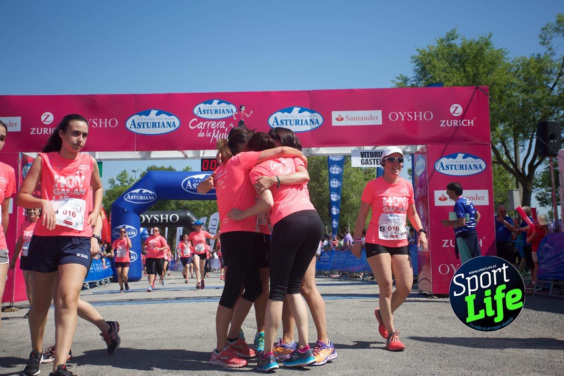 Carrera de la Mujer de Vitoria, primeras llegadas a meta y ambiente de carrera