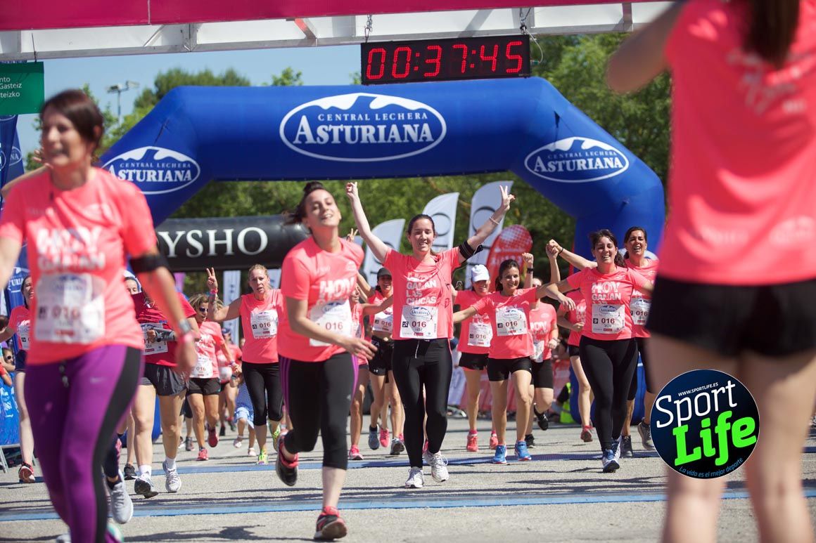 Carrera de la Mujer de Vitoria, primeras llegadas a meta y ambiente de carrera