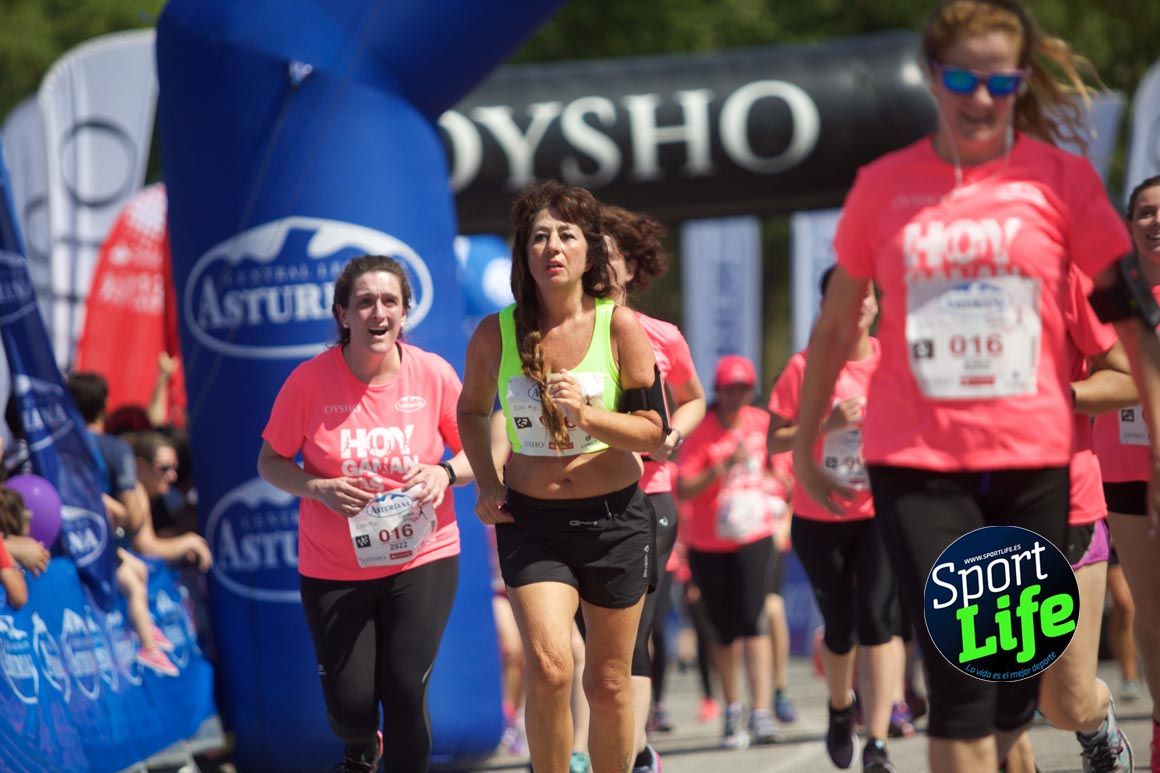 Carrera de la Mujer de Vitoria, primeras llegadas a meta y ambiente de carrera