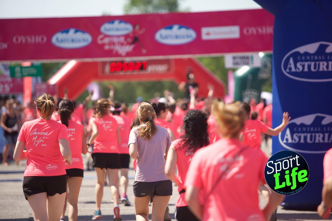 Carrera de la Mujer de Vitoria, primeras llegadas a meta y ambiente de carrera