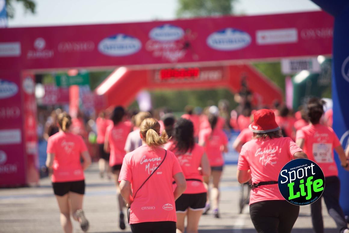 Carrera de la Mujer de Vitoria, primeras llegadas a meta y ambiente de carrera