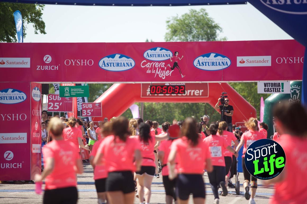 Carrera de la Mujer de Vitoria, primeras llegadas a meta y ambiente de carrera