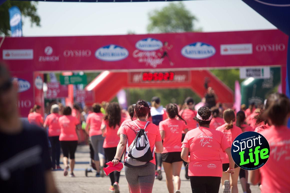 Carrera de la Mujer de Vitoria, primeras llegadas a meta y ambiente de carrera