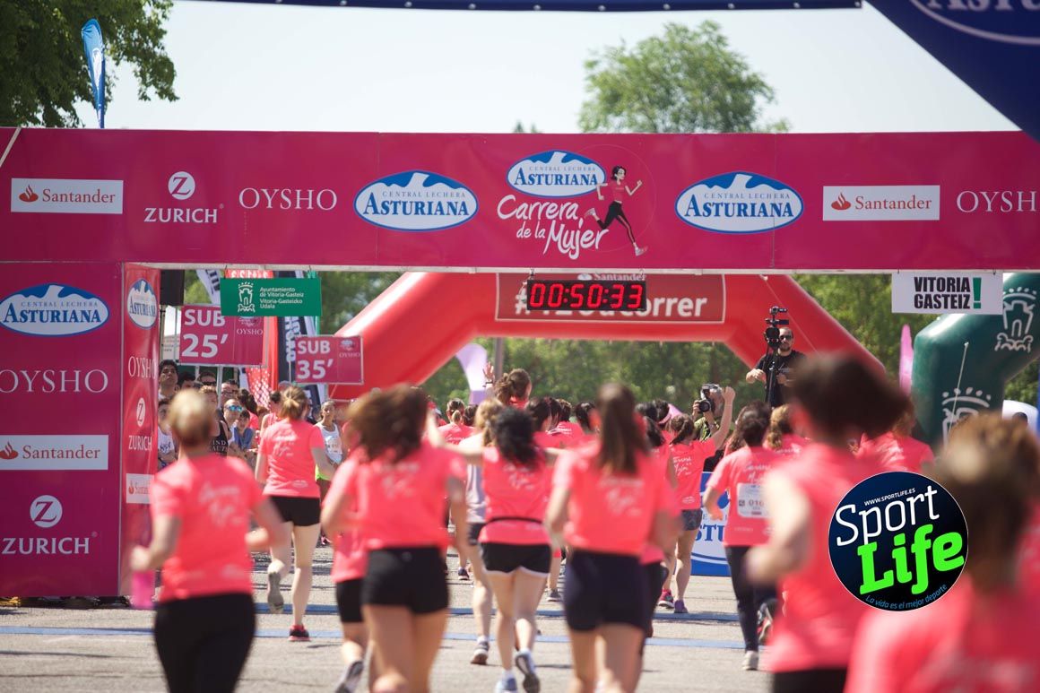 Carrera de la Mujer de Vitoria, primeras llegadas a meta y ambiente de carrera