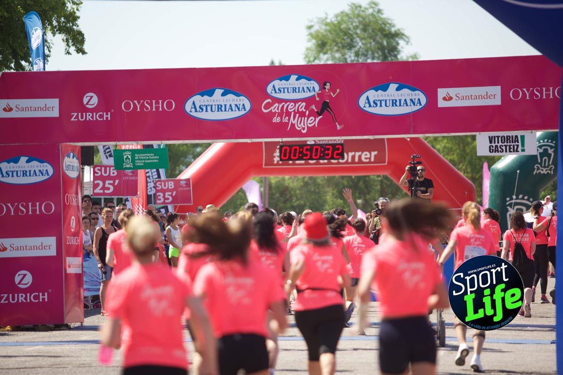 Carrera de la Mujer de Vitoria, primeras llegadas a meta y ambiente de carrera