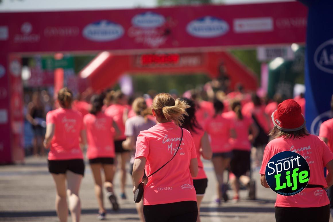 Carrera de la Mujer de Vitoria, primeras llegadas a meta y ambiente de carrera