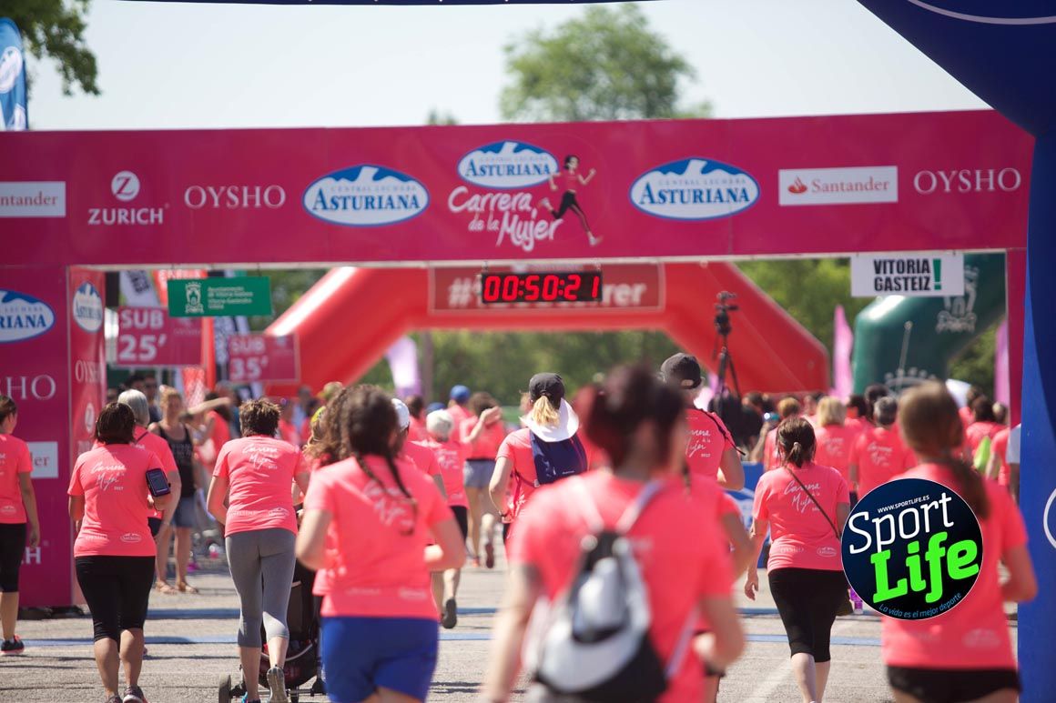Carrera de la Mujer de Vitoria, primeras llegadas a meta y ambiente de carrera