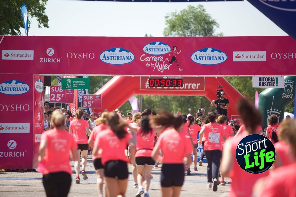 Carrera de la Mujer de Vitoria, primeras llegadas a meta y ambiente de carrera
