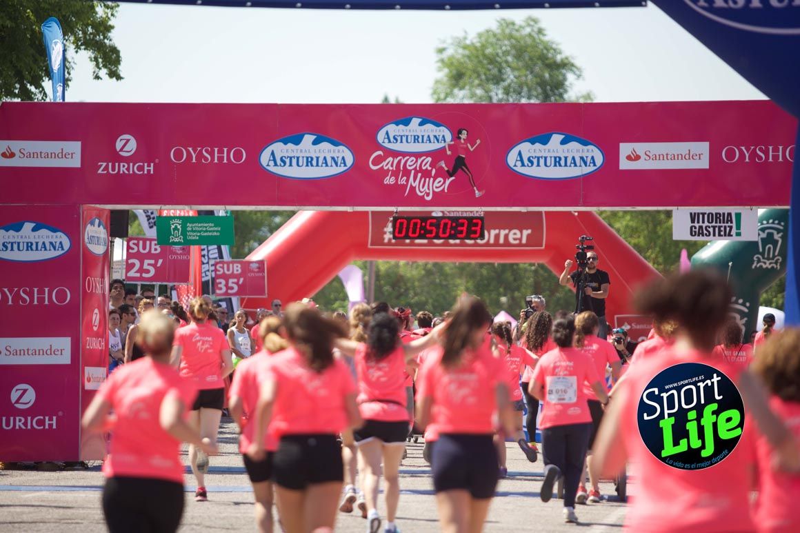 Carrera de la Mujer de Vitoria, primeras llegadas a meta y ambiente de carrera