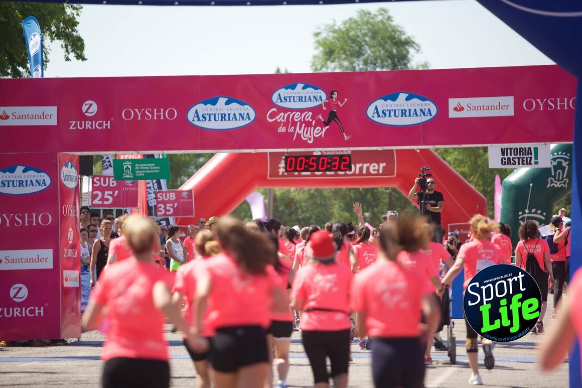 Carrera de la Mujer de Vitoria, primeras llegadas a meta y ambiente de carrera