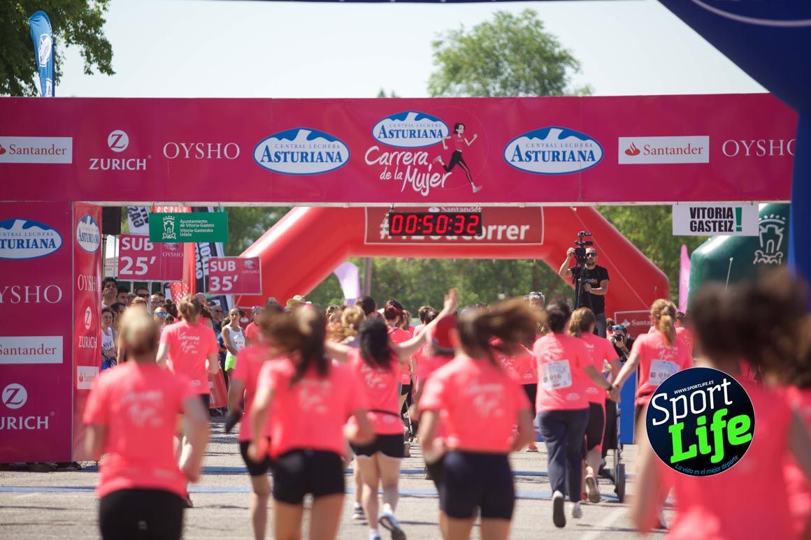 Carrera de la Mujer de Vitoria, primeras llegadas a meta y ambiente de carrera