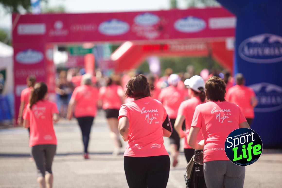 Carrera de la Mujer de Vitoria, primeras llegadas a meta y ambiente de carrera