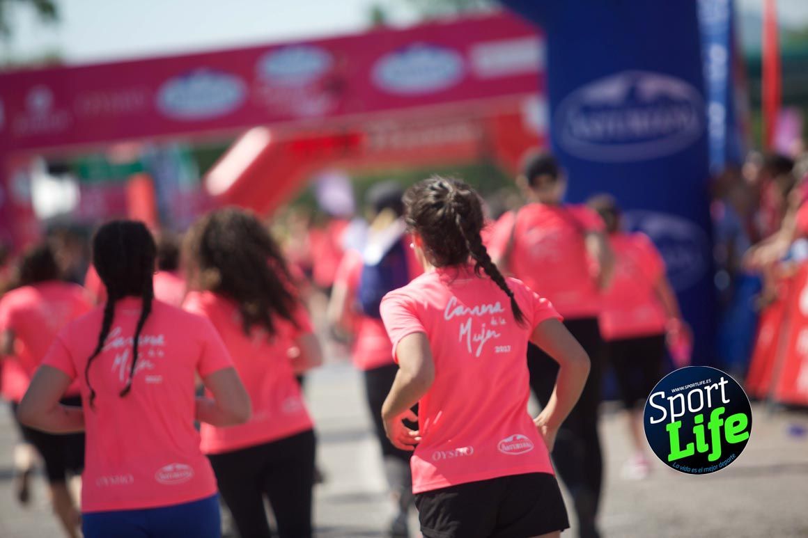 Carrera de la Mujer de Vitoria, primeras llegadas a meta y ambiente de carrera