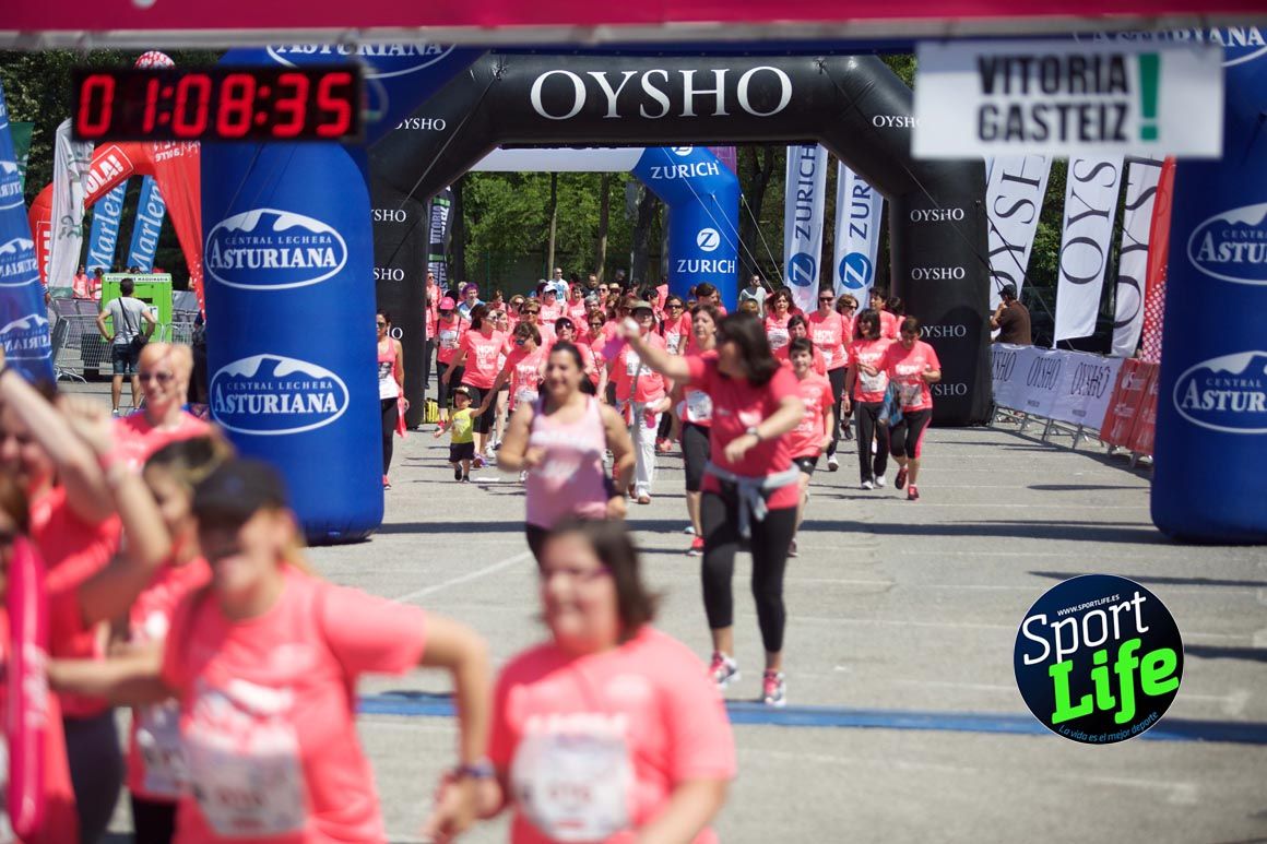 Carrera de la Mujer de Vitoria, primeras llegadas a meta y ambiente de carrera