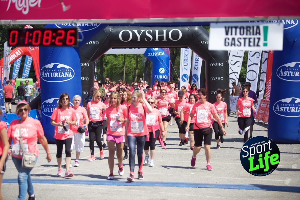 Carrera de la Mujer de Vitoria, primeras llegadas a meta y ambiente de carrera