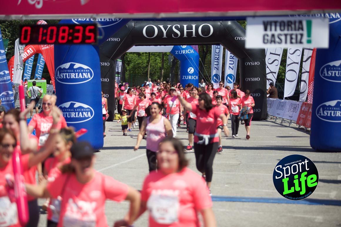 Carrera de la Mujer de Vitoria, primeras llegadas a meta y ambiente de carrera