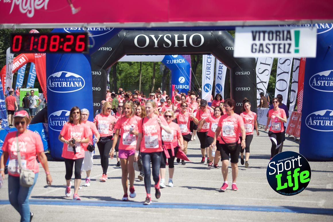 Carrera de la Mujer de Vitoria, primeras llegadas a meta y ambiente de carrera