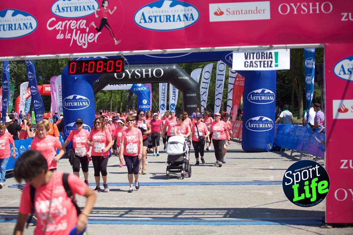 Carrera de la Mujer de Vitoria, primeras llegadas a meta y ambiente de carrera