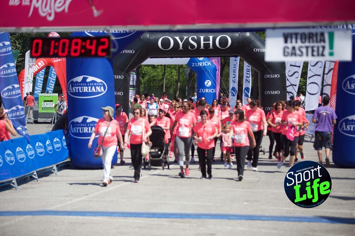 Carrera de la Mujer de Vitoria, primeras llegadas a meta y ambiente de carrera