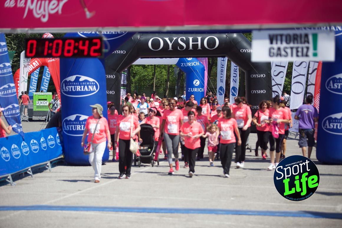 Carrera de la Mujer de Vitoria, primeras llegadas a meta y ambiente de carrera