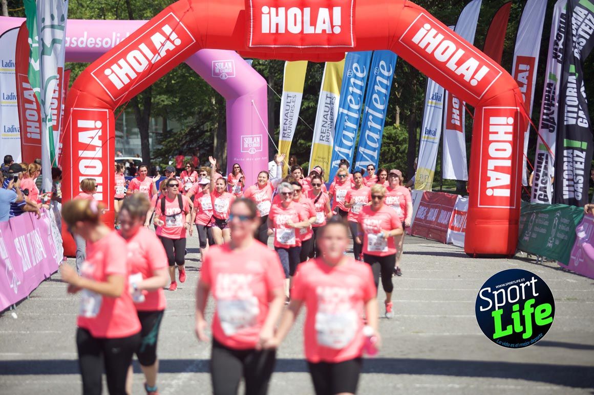 Carrera de la Mujer de Vitoria, primeras llegadas a meta y ambiente de carrera