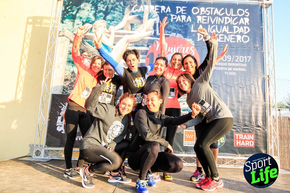 Carrera de obstáculos mujeres 10 galería 1