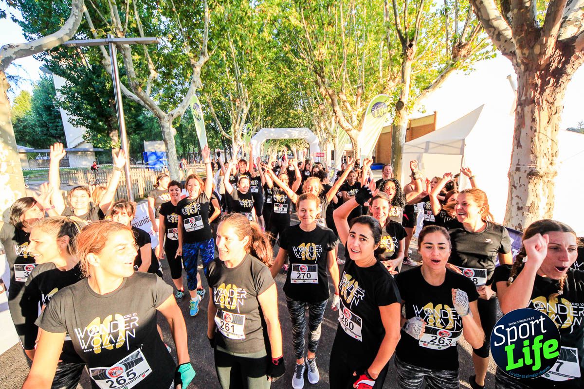 Carrera de obstáculos mujeres 10 galería 1