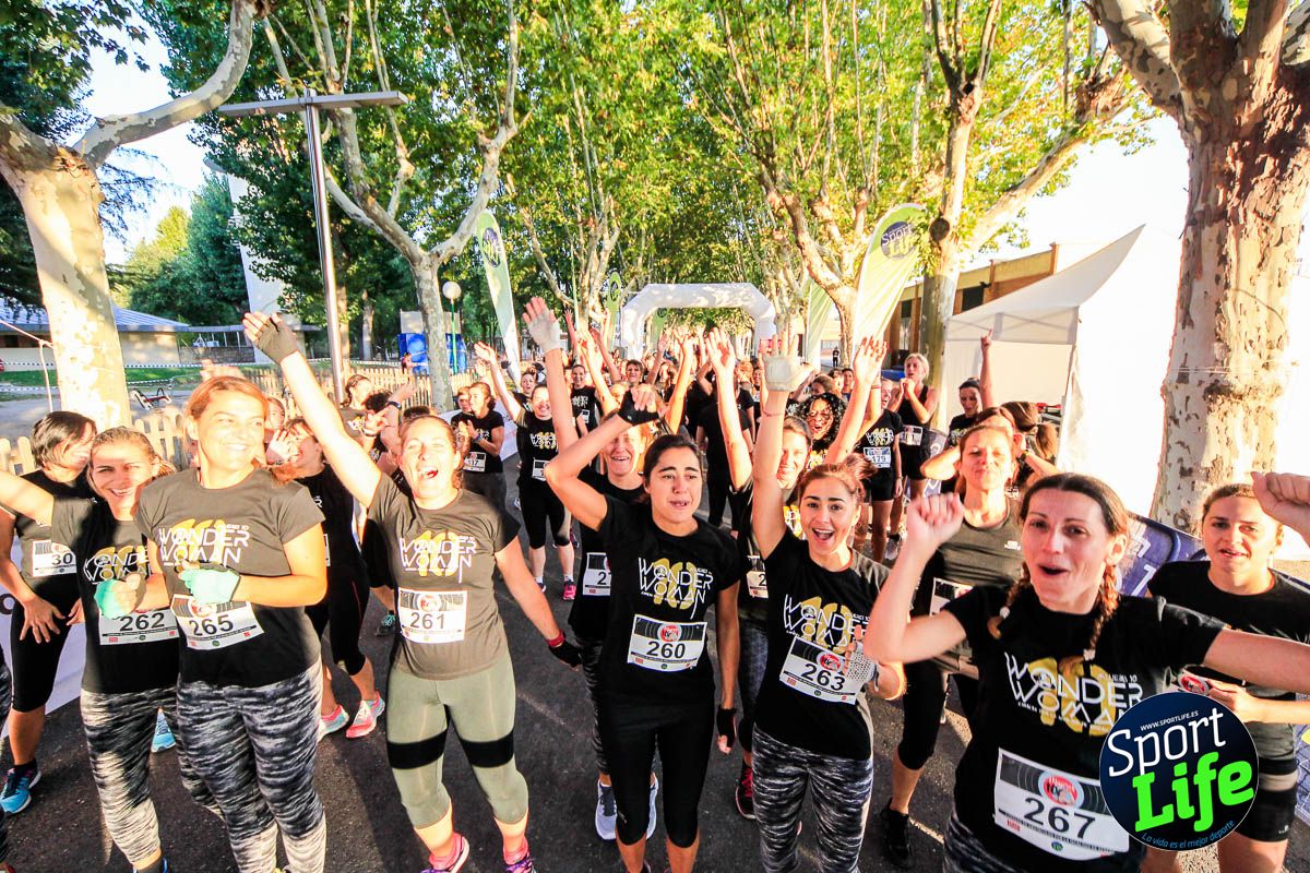 Carrera de obstáculos mujeres 10 galería 1