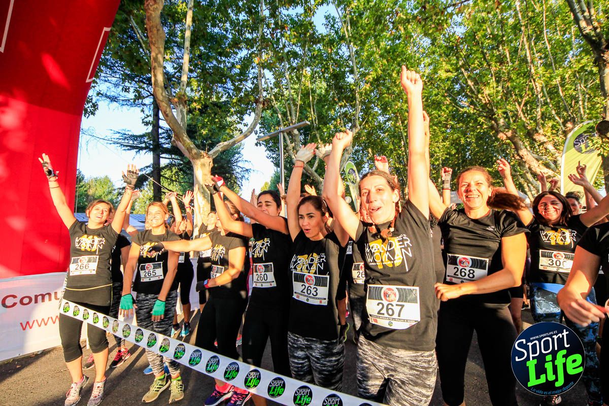 Carrera de obstáculos mujeres 10 galería 1
