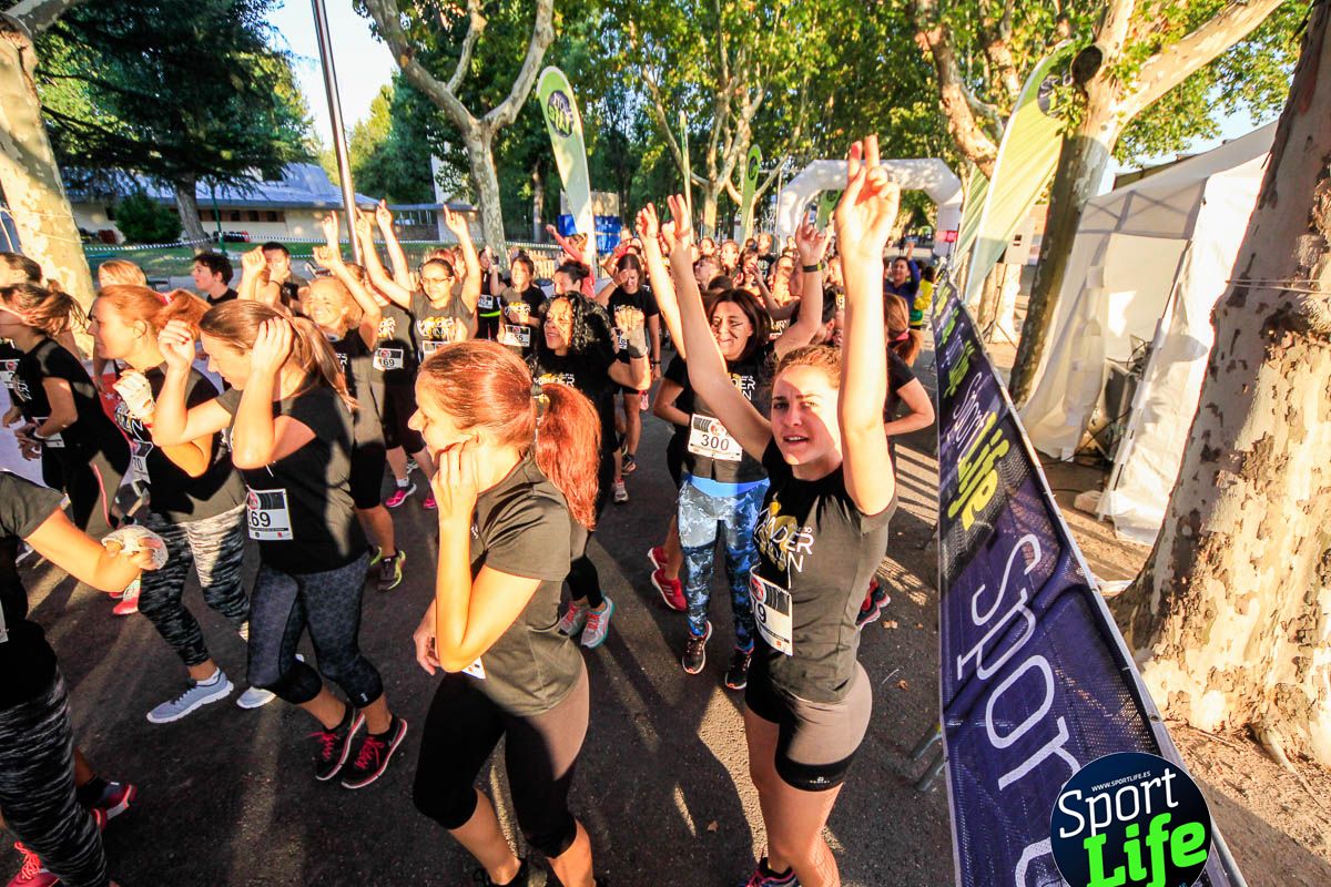 Carrera de obstáculos mujeres 10 galería 1