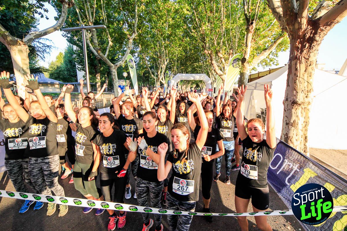 Carrera de obstáculos mujeres 10 galería 1