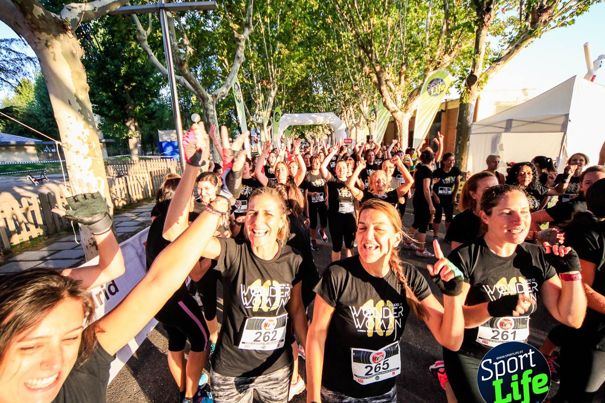 Carrera de obstáculos mujeres 10 galería 1