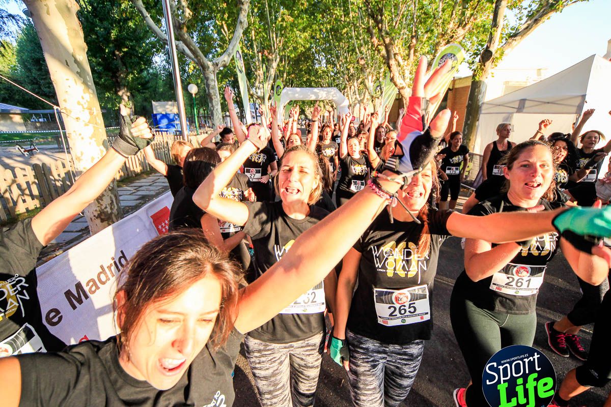 Carrera de obstáculos mujeres 10 galería 1