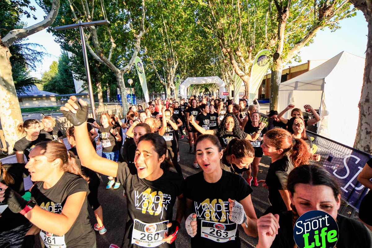 Carrera de obstáculos mujeres 10 galería 1