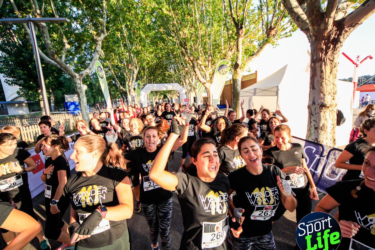 Carrera de obstáculos mujeres 10 galería 1
