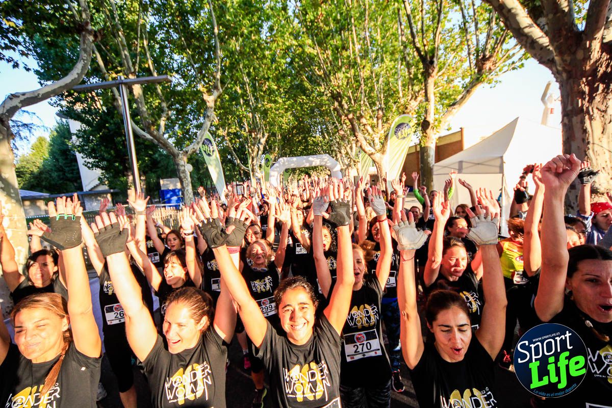 Carrera de obstáculos mujeres 10 galería 1