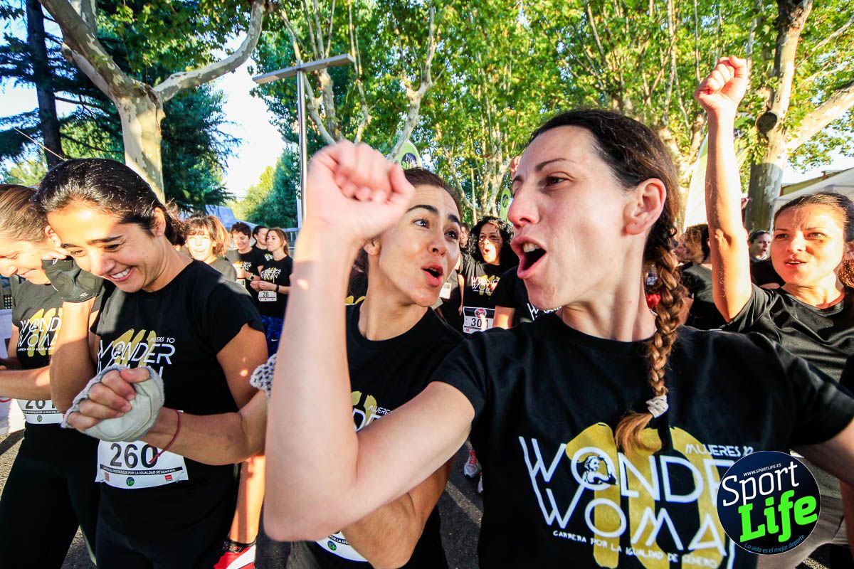 Carrera de obstáculos mujeres 10 galería 1