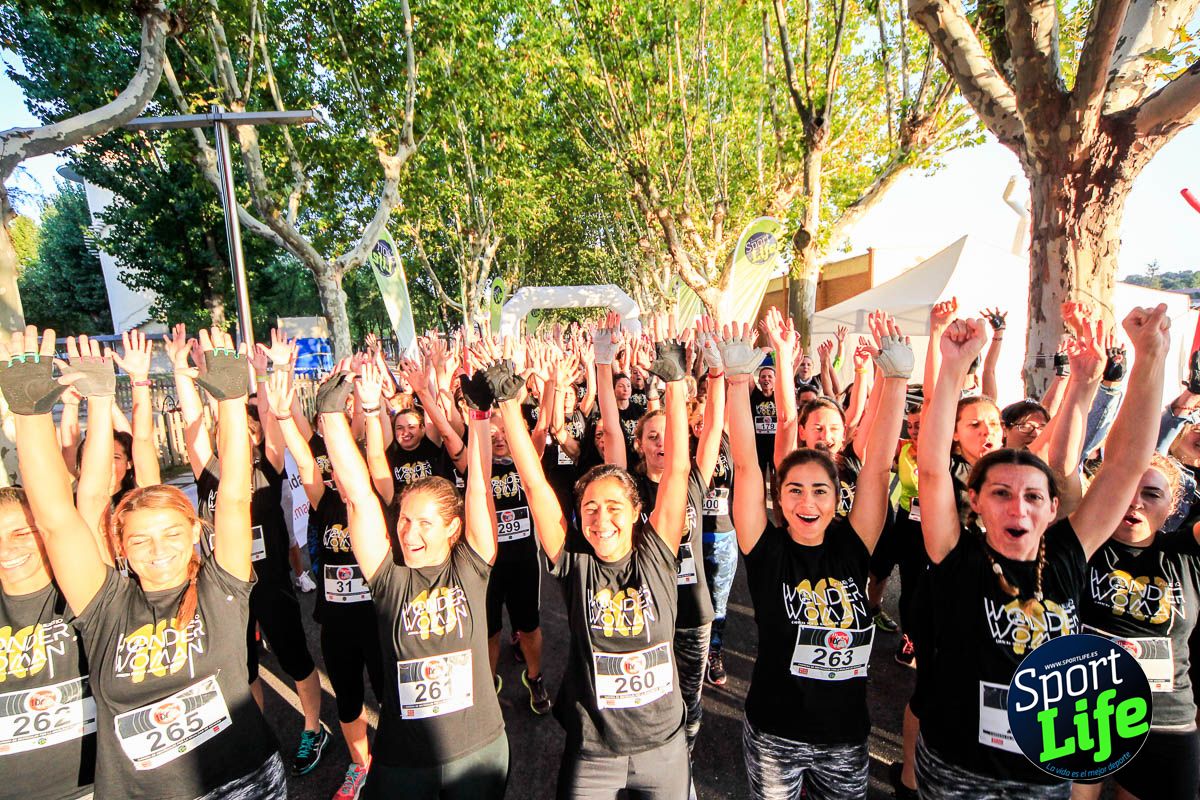 Carrera de obstáculos mujeres 10 galería 1