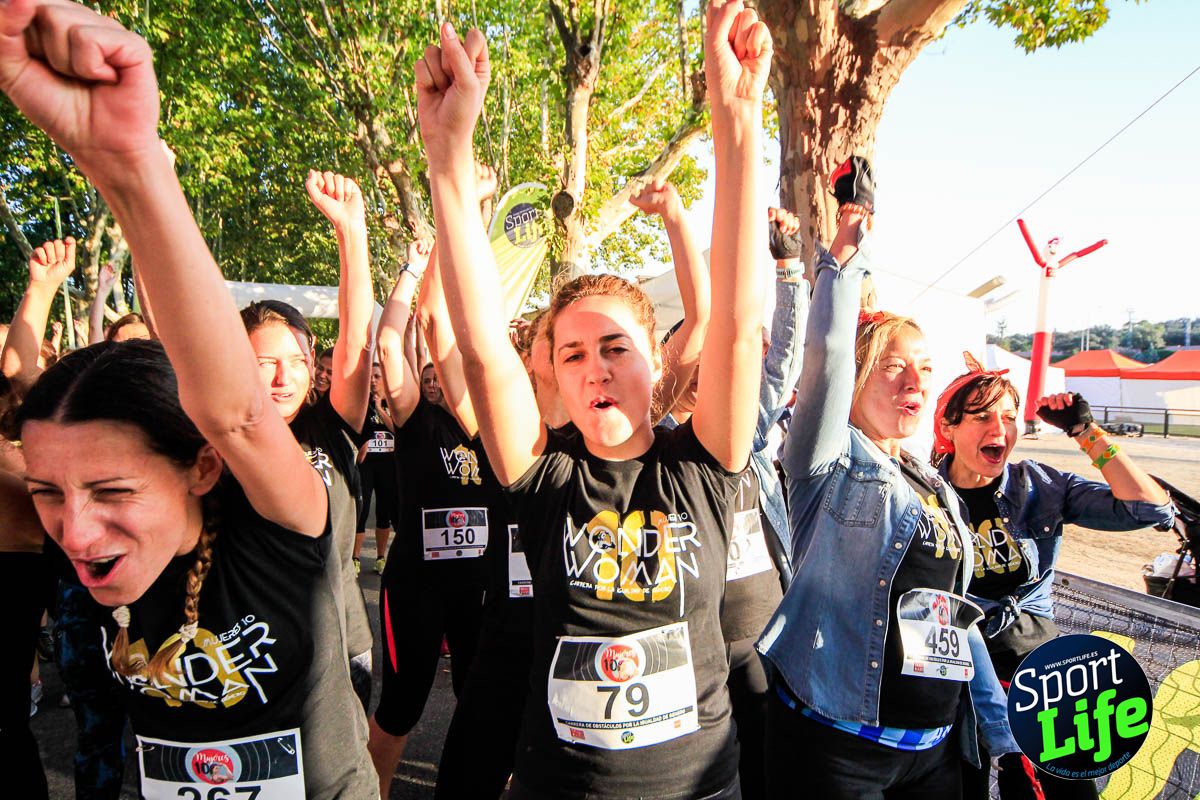 Carrera de obstáculos mujeres 10 galería 1