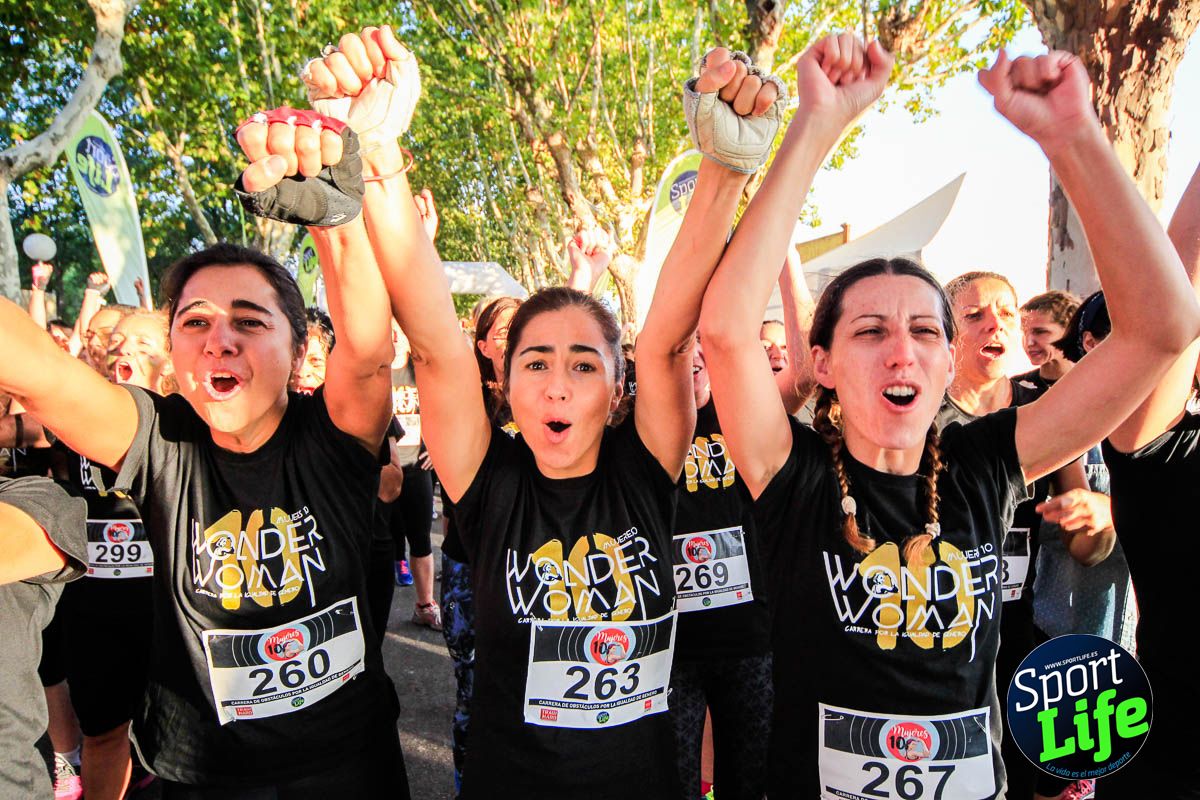Carrera de obstáculos mujeres 10 galería 1