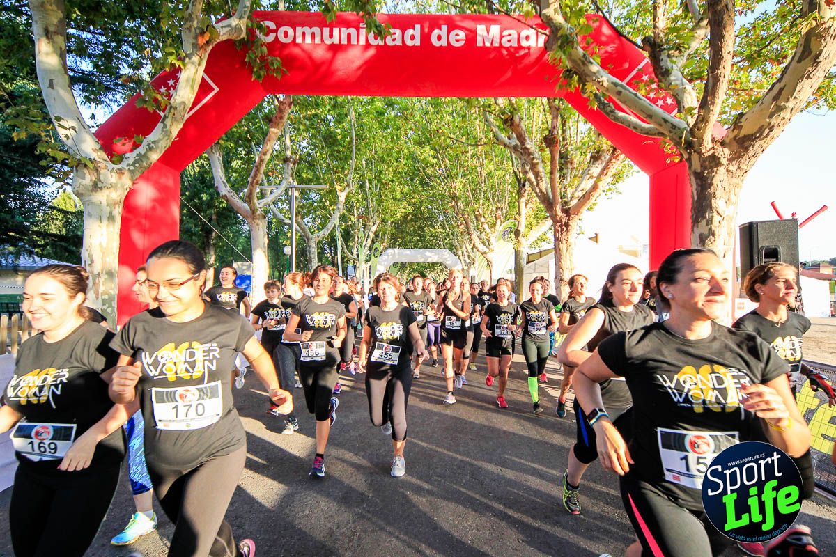 Carrera de obstáculos mujeres 10 galería 1