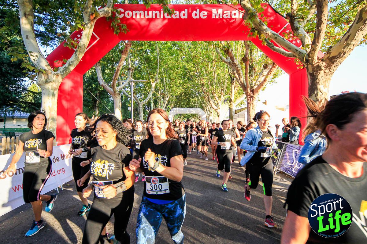 Carrera de obstáculos mujeres 10 galería 1