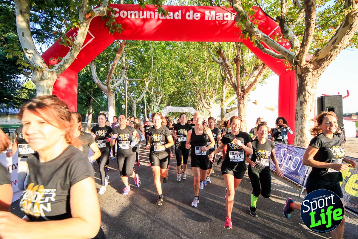 Carrera de obstáculos mujeres 10 galería 1