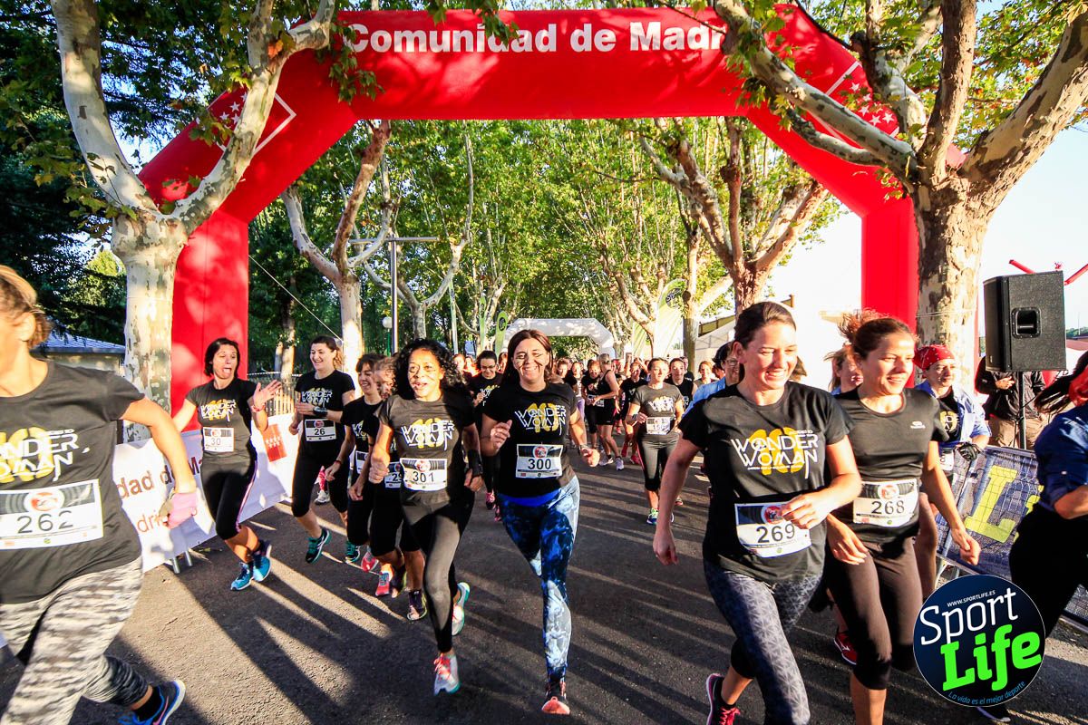Carrera de obstáculos mujeres 10 galería 1