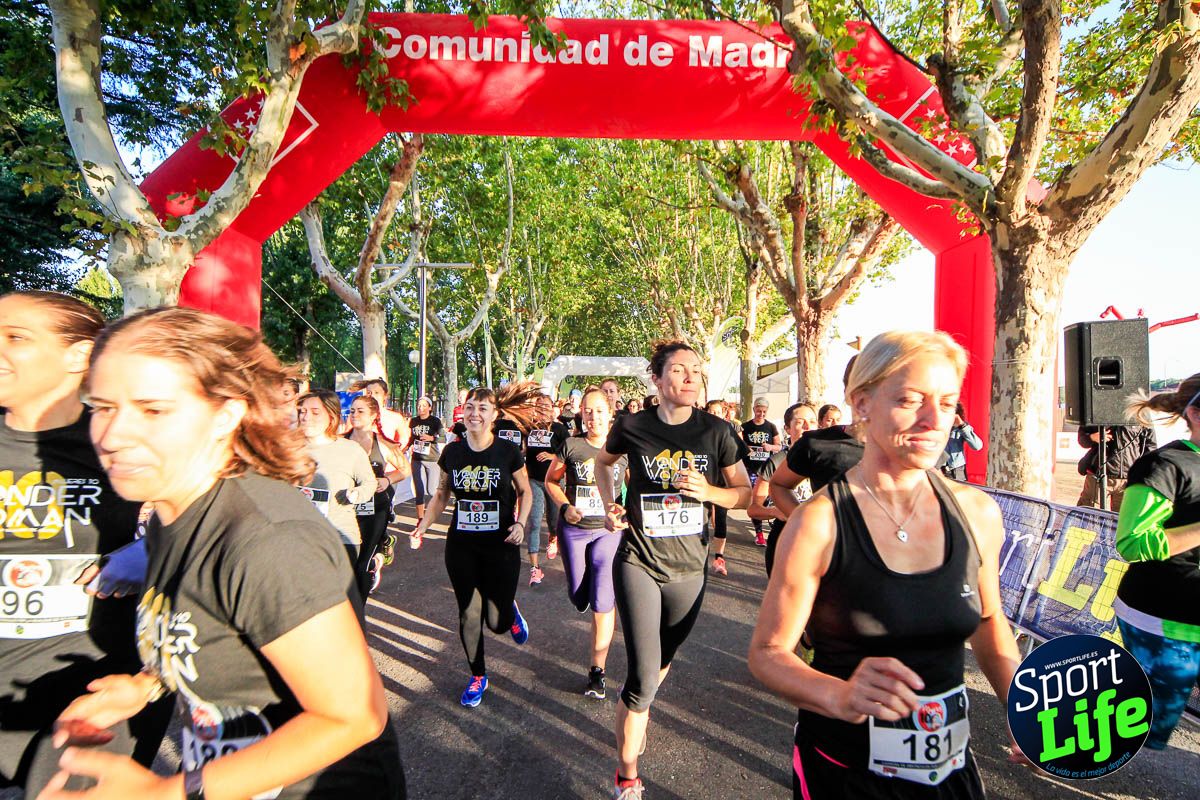 Carrera de obstáculos mujeres 10 galería 1
