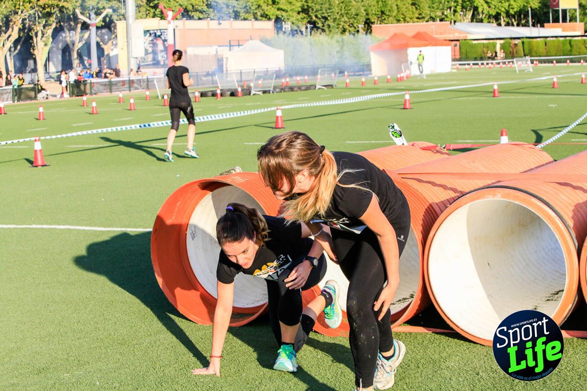 Carrera de obstáculos mujeres 10 galería 1