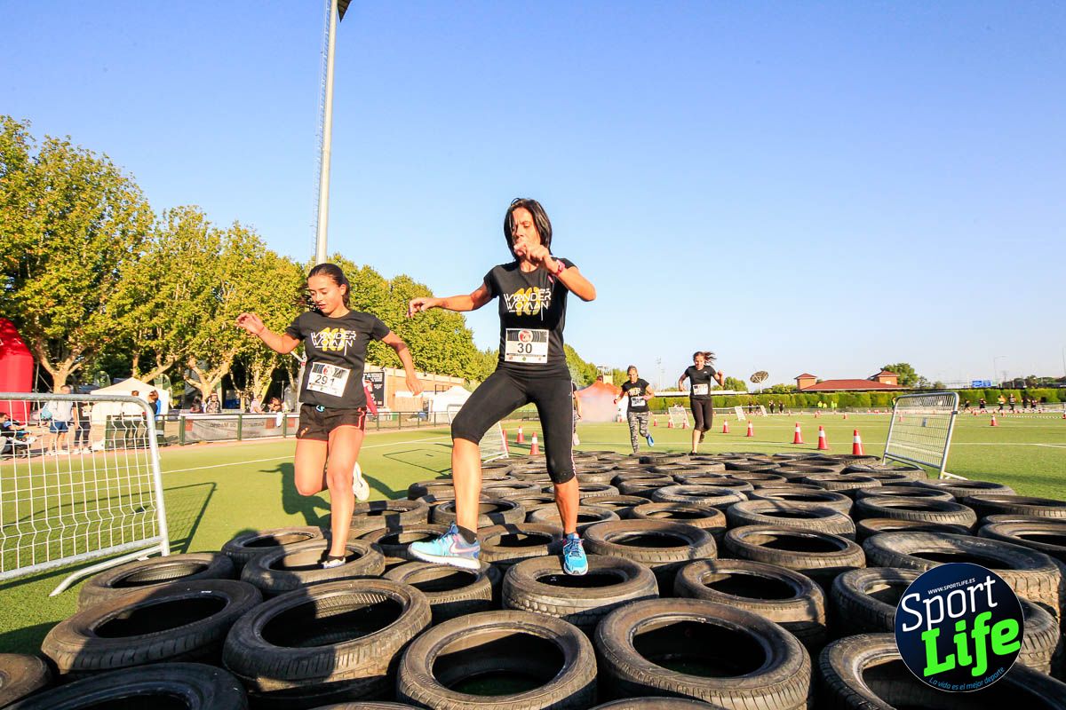 Carrera de obstáculos mujeres 10 galería 1